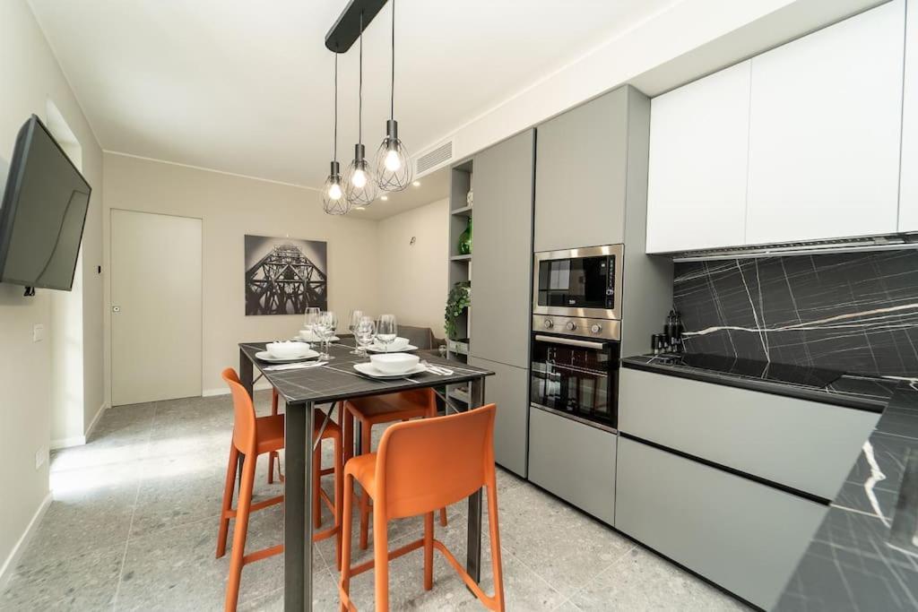 Apt 2 Min From The Cathedral With Private Parking Como Buitenkant foto