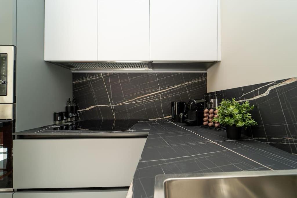 Apt 2 Min From The Cathedral With Private Parking Como Buitenkant foto