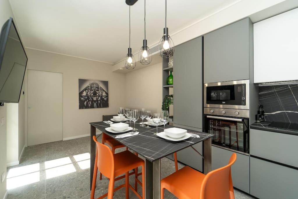 Apt 2 Min From The Cathedral With Private Parking Como Buitenkant foto
