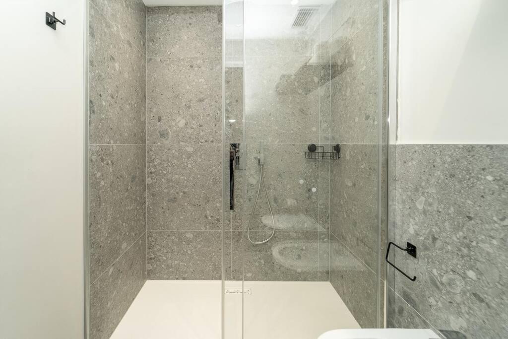 Apt 2 Min From The Cathedral With Private Parking Como Buitenkant foto