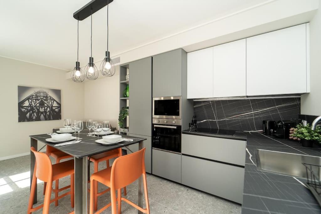 Apt 2 Min From The Cathedral With Private Parking Como Buitenkant foto