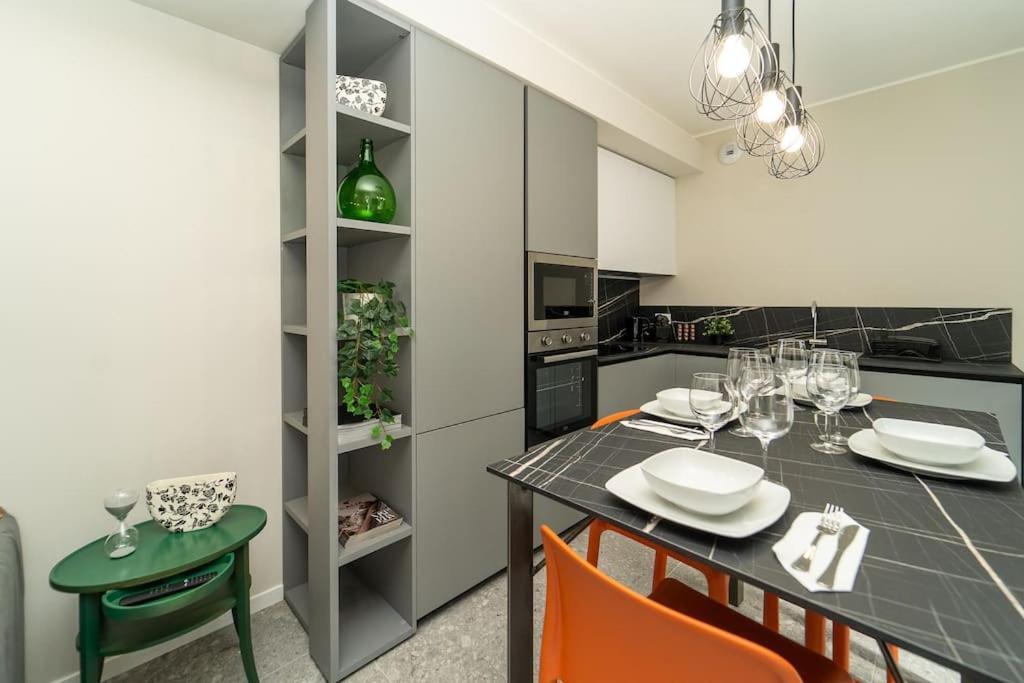 Apt 2 Min From The Cathedral With Private Parking Como Buitenkant foto
