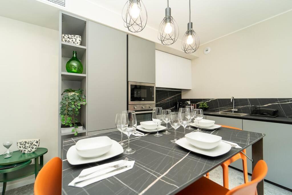 Apt 2 Min From The Cathedral With Private Parking Como Buitenkant foto