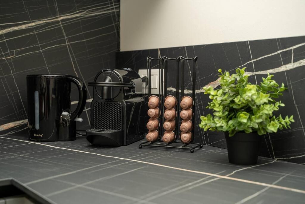 Apt 2 Min From The Cathedral With Private Parking Como Buitenkant foto