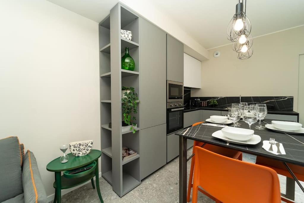 Apt 2 Min From The Cathedral With Private Parking Como Buitenkant foto